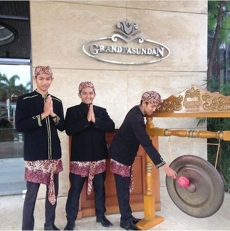 Grand Pasundan Convention Hotel Bandung Buitenkant foto